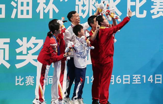 全红婵最后两跳追得有多辛苦？人民日报：冠军不容易