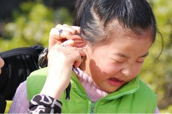 小孩身上皮肤像鸡皮疙瘩一样怎么回事啊