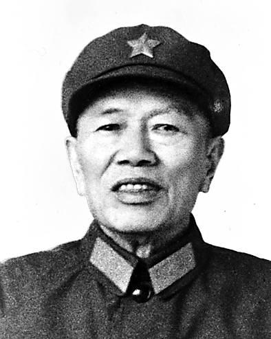 1959年因受到彭总"万言书"事件的牵连,邓华这颗朝鲜战场上的明亮将星