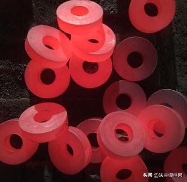 制砂机用高铬钢锤头作用