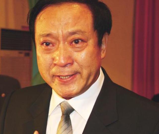 常宝华的徒弟:常宝华的葬礼上，牛群缺席侯耀华带头鼓掌，这对师兄弟有何恩怨？