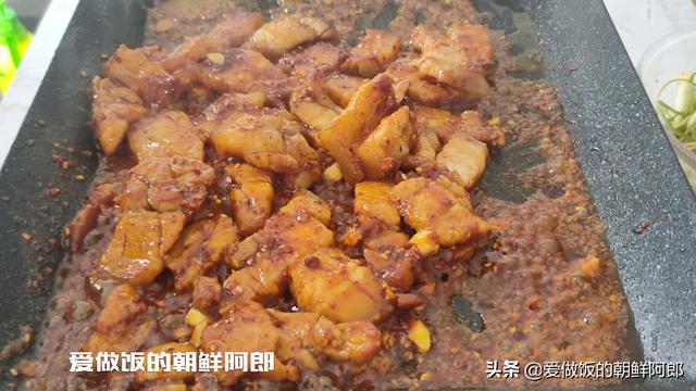 一家三口在家怎么做烤肉（家里的小媳妇赶紧学会这个烤肉）(5)