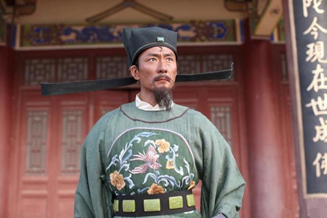 包拯在60岁寿宴上感叹膝下无子，儿媳却突然下跪说：这是您儿子