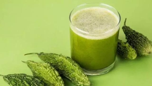 这血红的玩意竟然是苦瓜！妄图吃它降血糖的我露出了苦瓜脸