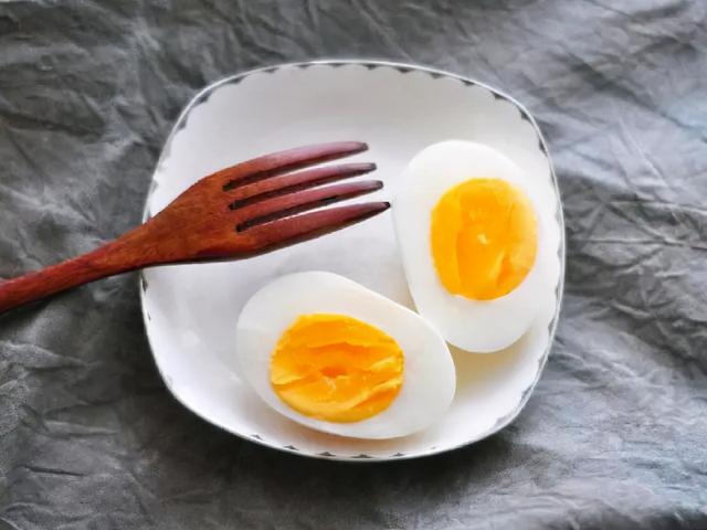 「居家1号饭」糖尿病早餐：1碗杂粮粥2个鸡蛋清1个肉包，可以吗？