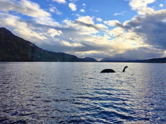 水怪真实照片，上千人目睹的“尼斯湖水怪”，有照片有视频，真是恐龙后代