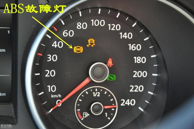 汽车abs故障，为什么汽车ABS系统一个车轮出现故障，就会停止整个系统的工作？