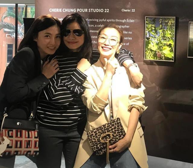 不在意别人眼光的名人事例（不惧世俗眼光坚持自我的名人事例）