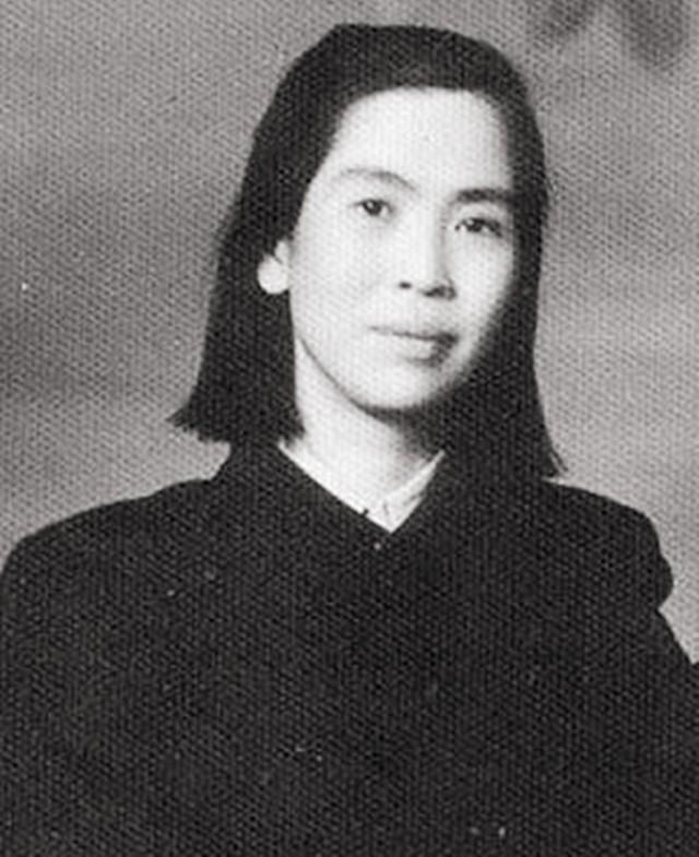 1979年，贺子珍重回北京，与毛主席拍下了最后一张“合照”