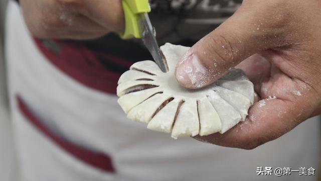 一碗麵粉，倆雞蛋，教你在家做高端面點，個個酥軟直掉渣 健身 第9张