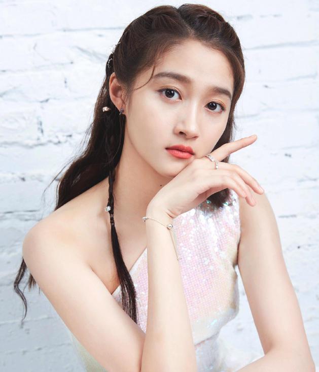 「记者曝光」关晓彤恋情(关晓彤恋情观)