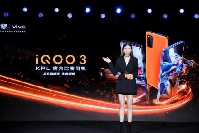 2021年压轴登场的几款手机！华为折叠屏也来啦，你更看好谁？