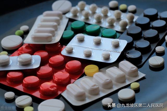 吃药要喝多少水？太多不吸收，太少损害食道，吃药喝水也有标准