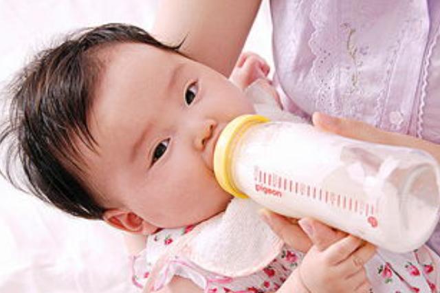 宝宝长大了奶粉该怎么喝？建议“该断就断”，既省钱又对娃身体好