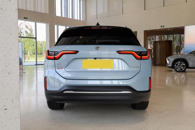 家用、运动两不误，续航610km，零百加速4.7秒，解析蔚来ES6