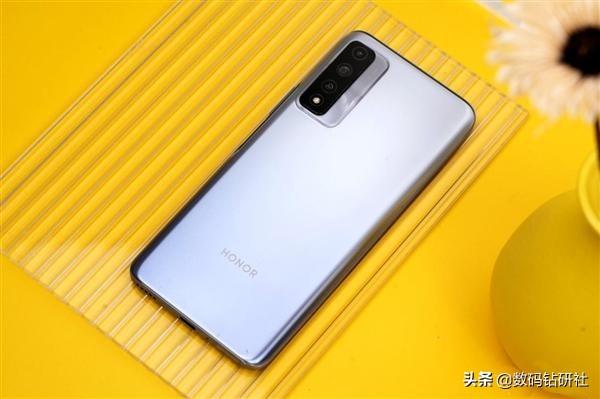 千元機的評測太少導致不知如何選？這四款機型完全可以盲選