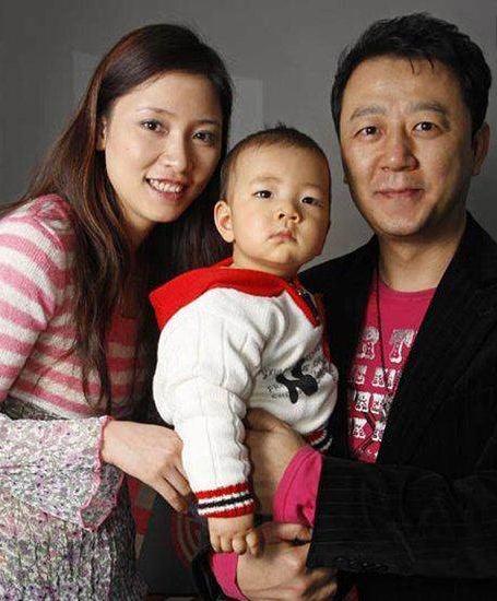 歌手郭涛的老公是谁:教儿子打女人还沾沾自喜？毁掉郭涛的正是他爸爸