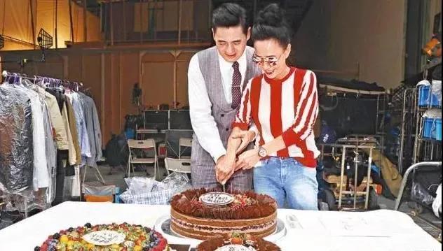 周潤發的生活婚姻狀況,周潤發和餘安安:離婚38年