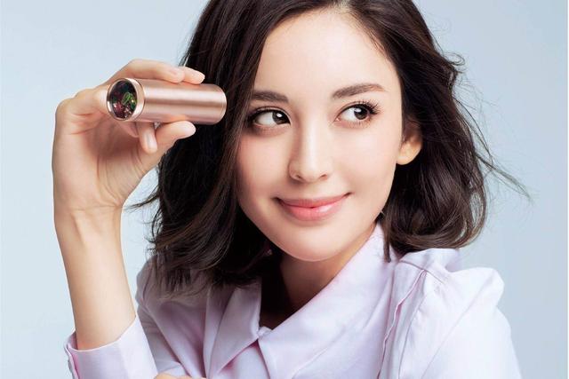 古力娜扎和迪丽热巴像吗(古力娜扎和迪丽热巴是同一个人吗)