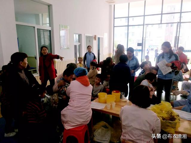 幼儿园接种新冠疫苗，女生大多坚强，男生却哭一大片，这是为啥？