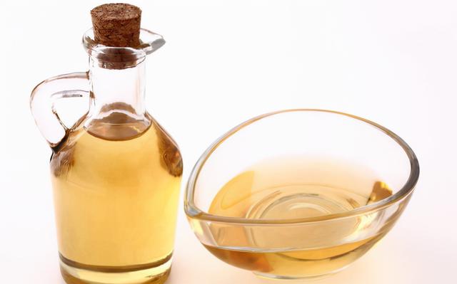 花生油、菜籽油、玉米油，哪种油更健康？注意：这2种油最好避开