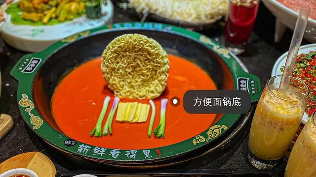 满屏的大牌文案,我只看到两个字:撩人