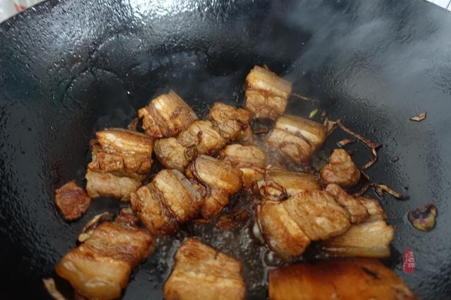 五花肉小白菜炖土豆