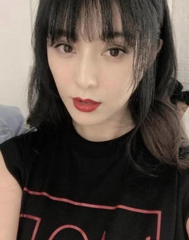 薇娅素颜照(薇娅近照照片)-天晟网