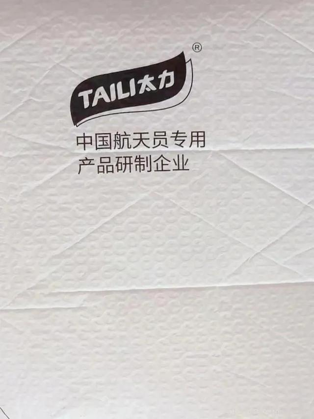 白色羽绒服发黄怎么洗白放久了发黄怎么洗白(羽绒服晾干后有黄印能洗掉吗)