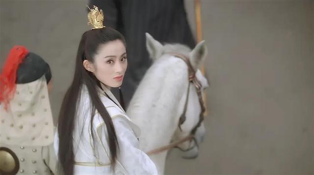 饰演周芷若的,正是喻可欣.