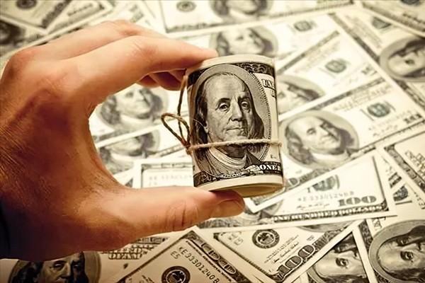 美国遭遇严重经济危机，2008年时靠印钱解决问题，这次印钱也没用