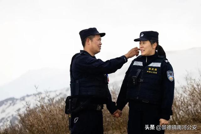 美國移民警察衣服這對移民警察秀恩愛的方式我酸了武警把守怒江大橋