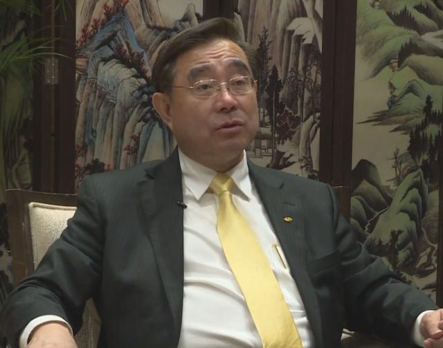 蔡英文估计没料到，“两岸统一”突然火爆岛内，张亚中干了件大事