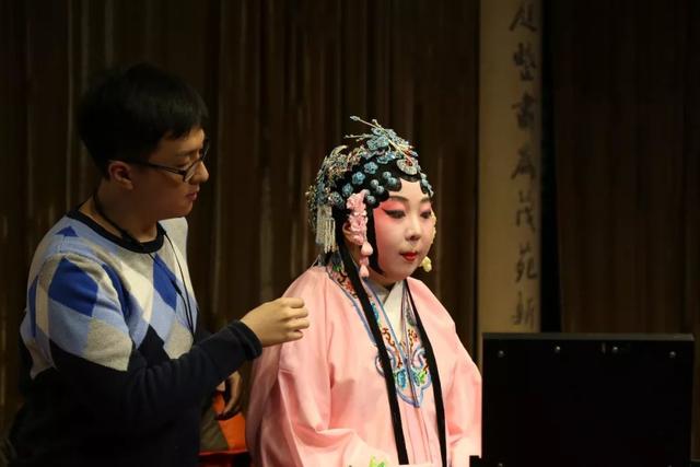 昆剧旦角化妆摄影图片