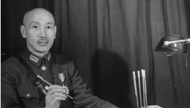 1982年,萧明华的骨灰被台湾老人带来北京,4天后葬入八宝山