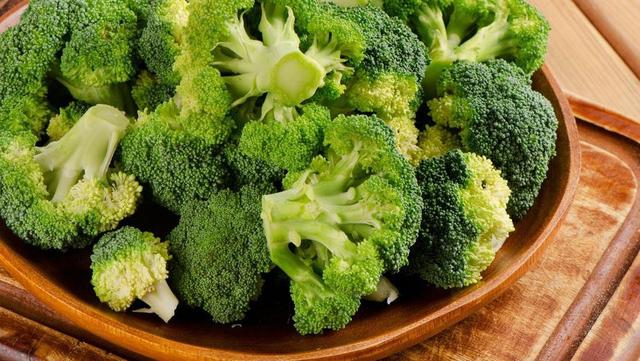 这4种蔬菜可以帮助养护心血管，你若爱吃，疾病离你远远的