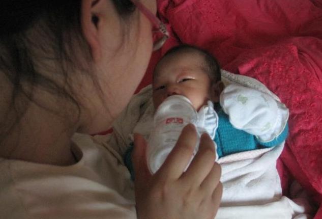 哺乳期是女人一生中最难的时候，宝爸如果爱她，要做好两件事