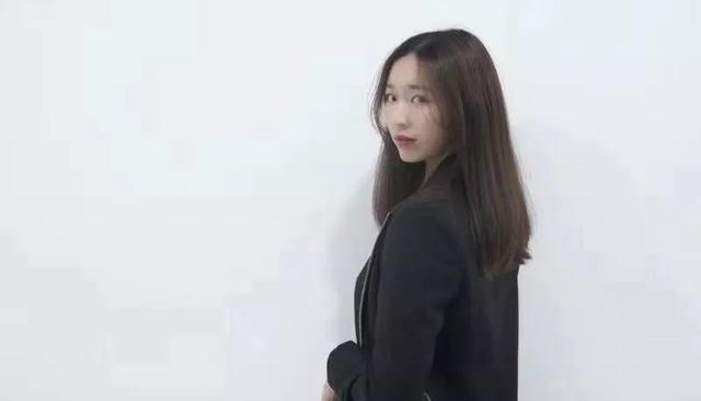 她的梦想是学编程（会敲代码会跳舞）(16)