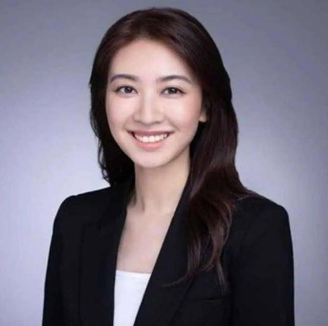 从神仙颜值，到曾志伟感慨"惨不忍睹"，是谁"毁灭"了香港小姐？
