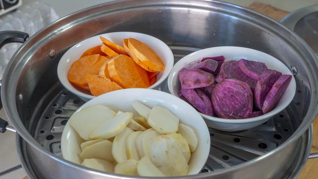 春天，女人想少用化妆品，多吃6种“紫色食物”，常吃脸色更红润
