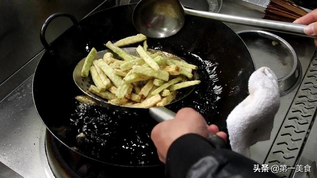 原來小炒茄子要這樣做，難怪以前炒的油膩還發黑，一看才明白 美食頻道 第9张