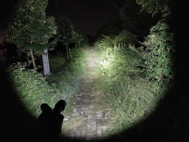 夜间作业好帮手，Fenix C7直充户外手电体验