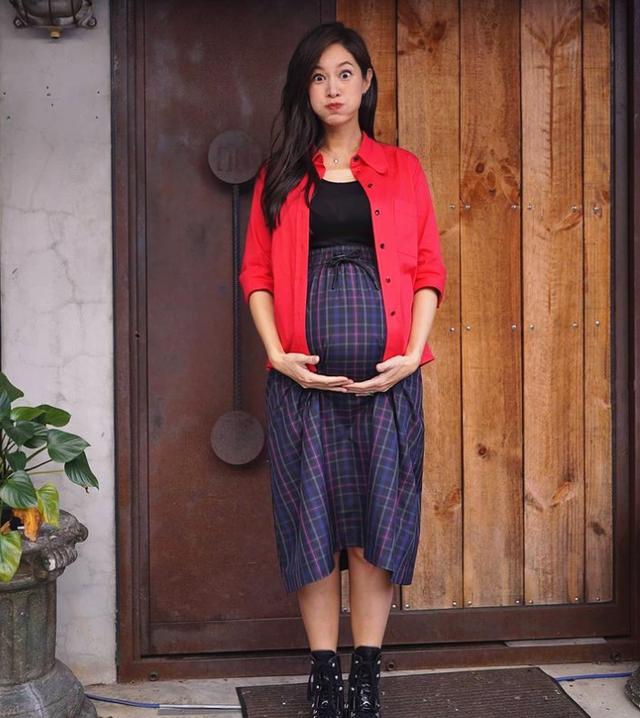 不惧13度的低温 41岁女星怀孕7个月下水拍照 2年前曾流产 天天要闻