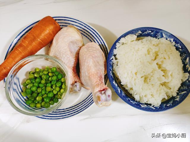 孩子的冬季营养餐，用胡萝卜和鸡腿焖饭，健康可口，视力好身体壮