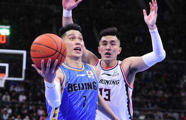 常规赛郭艾伦在进攻端晃倒林书豪（林书豪被郭艾伦晃倒？8倍慢镜头回看：运气站在了郭艾伦这边）-华海博客