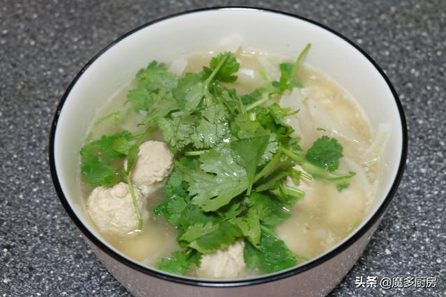 晒晒我和女儿的午餐，荤素搭配营养丰富，做法简单又好吃