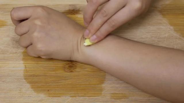 长痱子就要用痱子粉?好百邻育婴师教你用这3招，比痱子粉管用得多