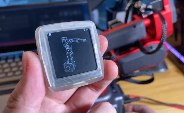 业余时间设计的机械臂给葡萄缝针，华为工程师火了，引无数人膜拜