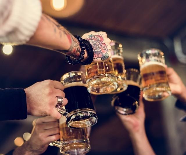 喝酒是升高血压，还是降低血压？心血管医生告诉你