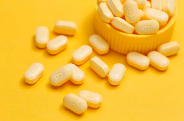 女性白头发增多，不要总认为是老了，或是因为体内缺乏5种营养